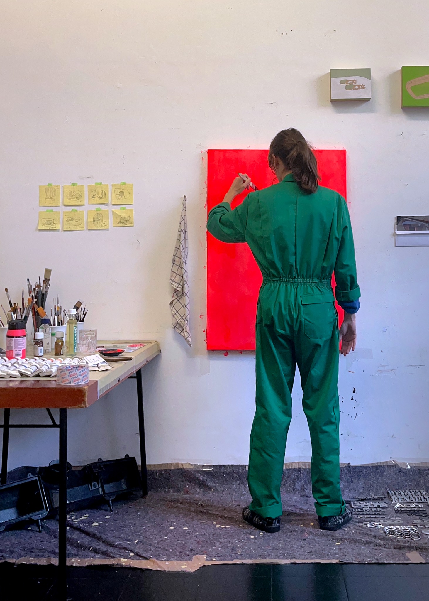 Justine Siret travaillant dans son atelier de résidence au GEDOK Stuttgart.
